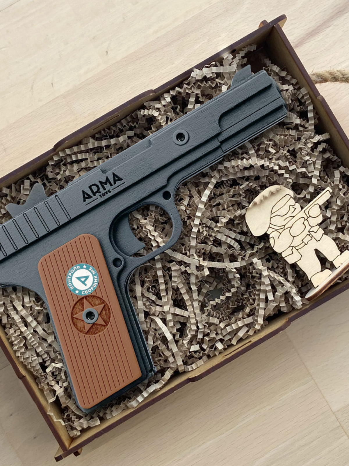 Резинкострел Arma.toys Деревянный пистолет ТТ окрашенный - фото 1