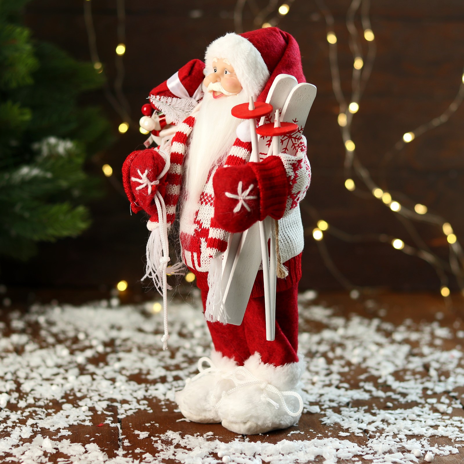 Дед мороз Зимнее волшебство «В вязаном костюме с лыжами и мешком» 30 см - фото 4