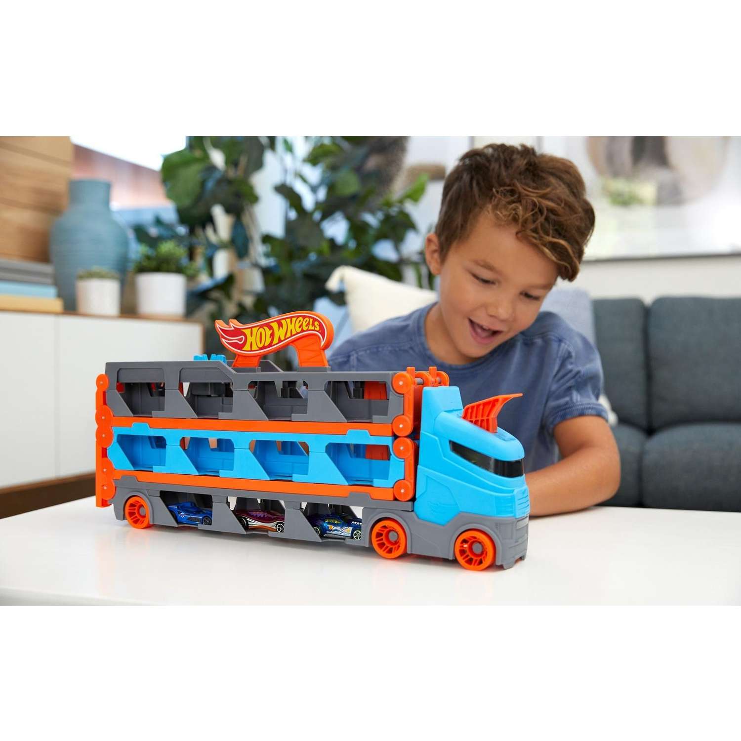 Hot wheels грузовик автотрек gvg37. Автовоз hot Wheels gvg37. Автовоз трек хот Вилс gvg37. Автовоз автотрек hot Wheels.