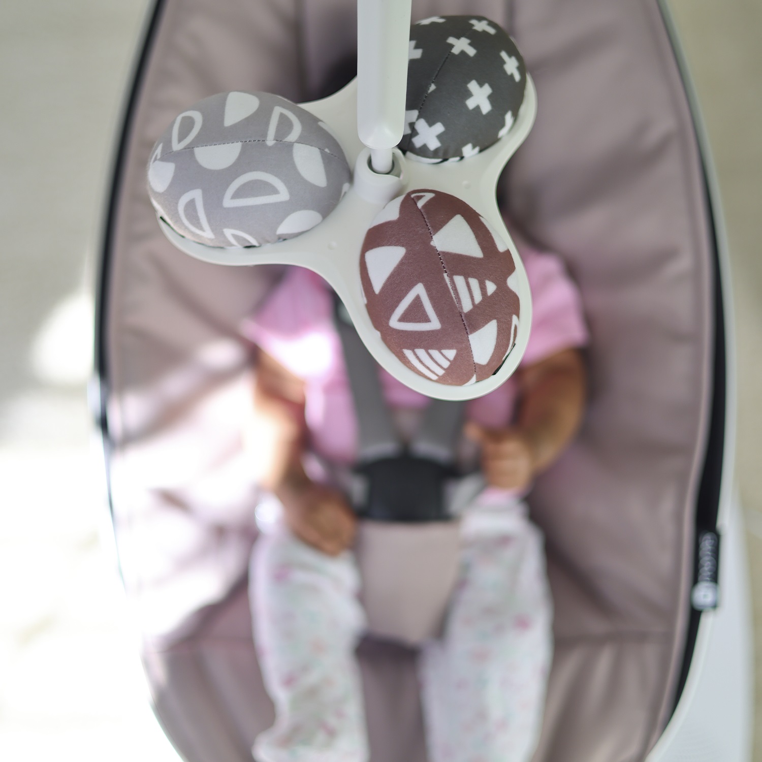 Кресло-качалка 4Moms mamaRoo New Rosewood - фото 6