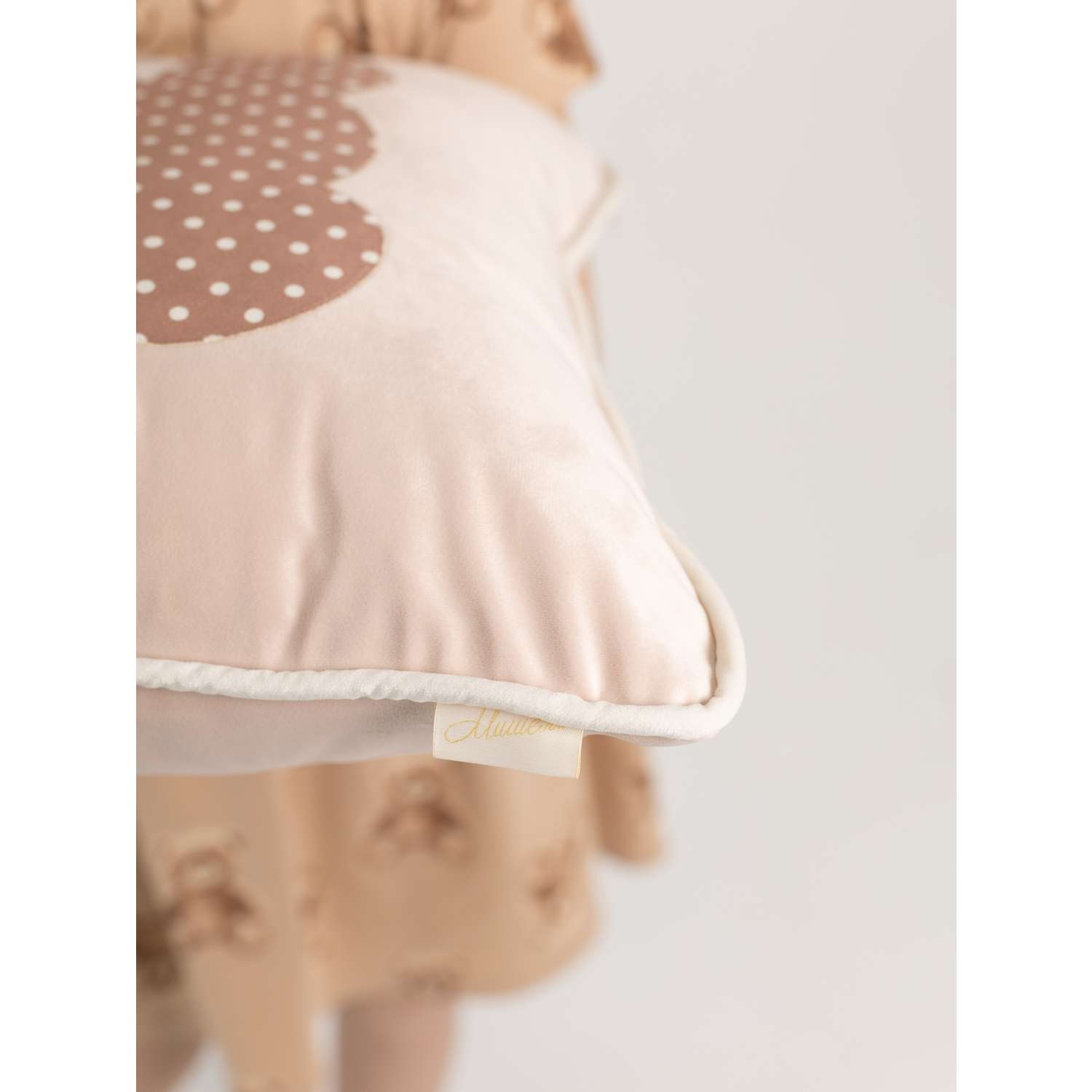 Подушка декоративная детская Мишель Мишка в горошек цвет розовая пудра - фото 6