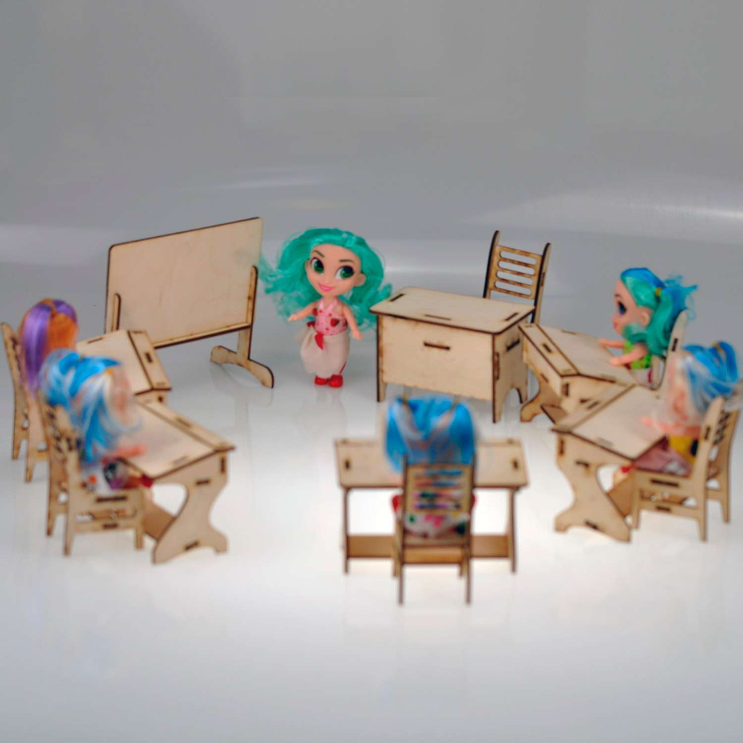 Игровой деревянный класс Amazwood 5 парт- учительский стол - доска - 6 стульев - 6 кукол AW1006 - фото 13