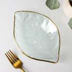 Блюдо Sima-Land стеклянное сервировочное «Лист» 13×19.5 см с золотой каймой
