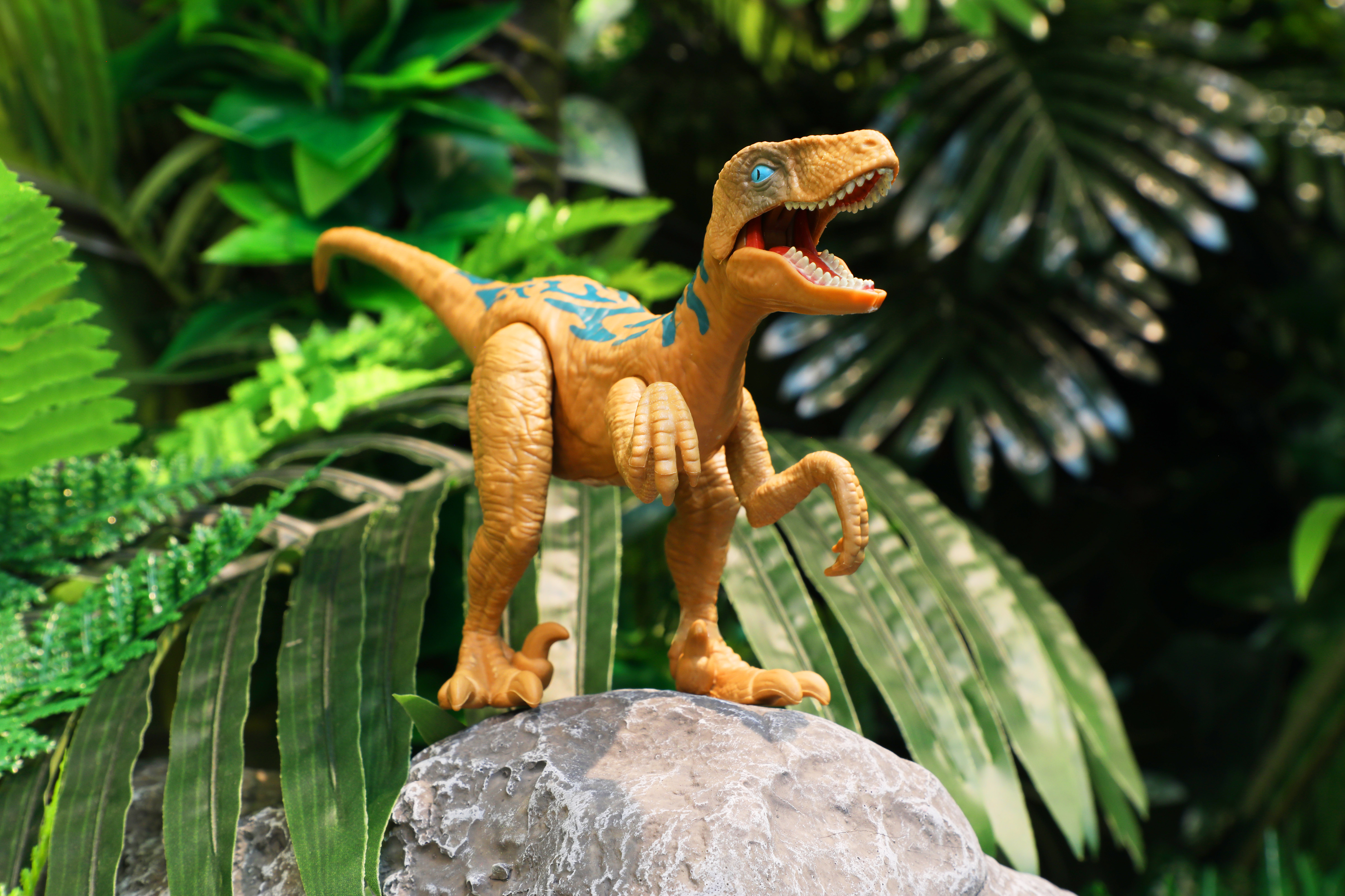 Фигурка динозавра Dinos Unleashed Раптор со звуковыми эффектами - фото 4