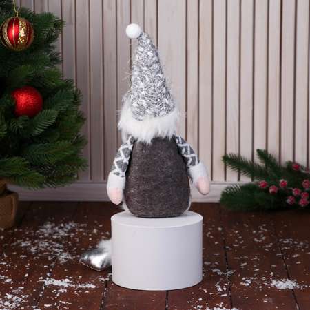 Мягкая игрушка Зимнее волшебство «Дед Мороз в костюме с ремешком» 15х39 см серый
