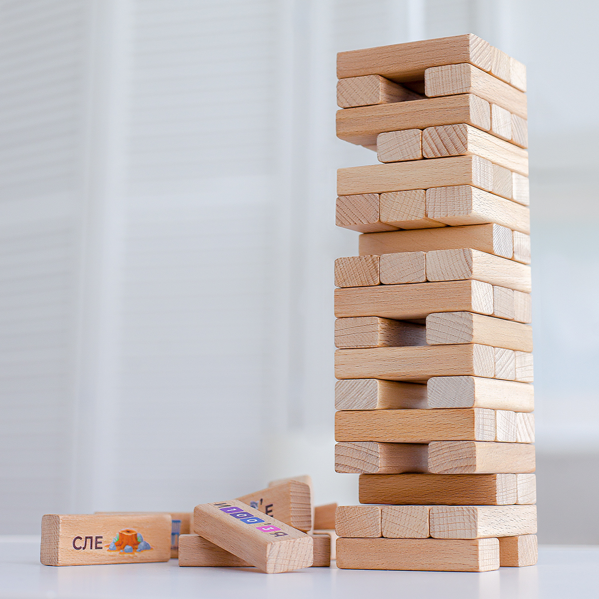Настольная игра Leader Дженга Башня с ребусами из 54 элементов в деревянном ящике - фото 5