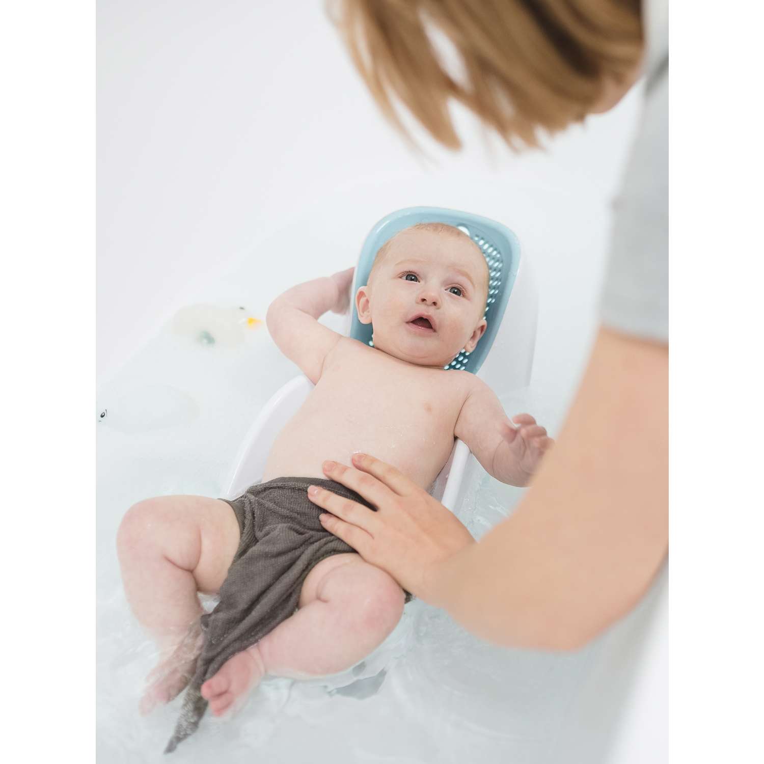 Горка для купания ANGELCARE Bath Support Mini светло-голубая - фото 15