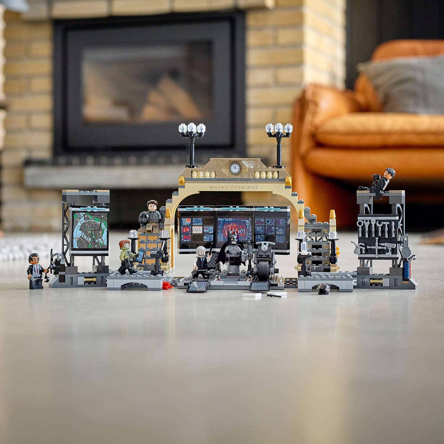 Конструктор LEGO Super Heroes Бэтпещера схватка с Загадочником 76183 - фото 10