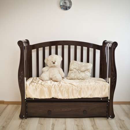 Детская кроватка Красная Звезда (Можга) Ярослава С551 прямоугольная, продольный маятник (шоколад)