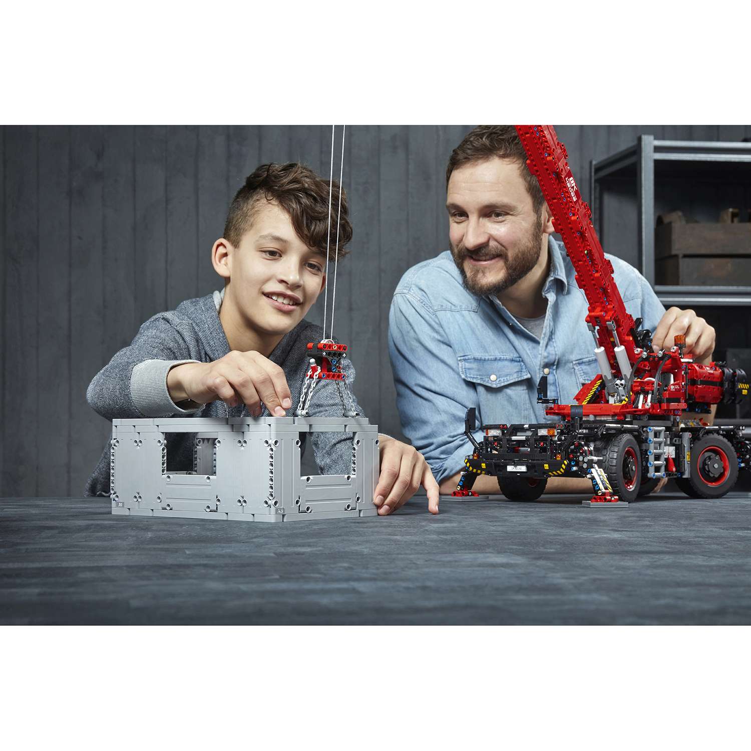Конструктор LEGO Technic Подъёмный кран для пересечённой местности 42082 - фото 39