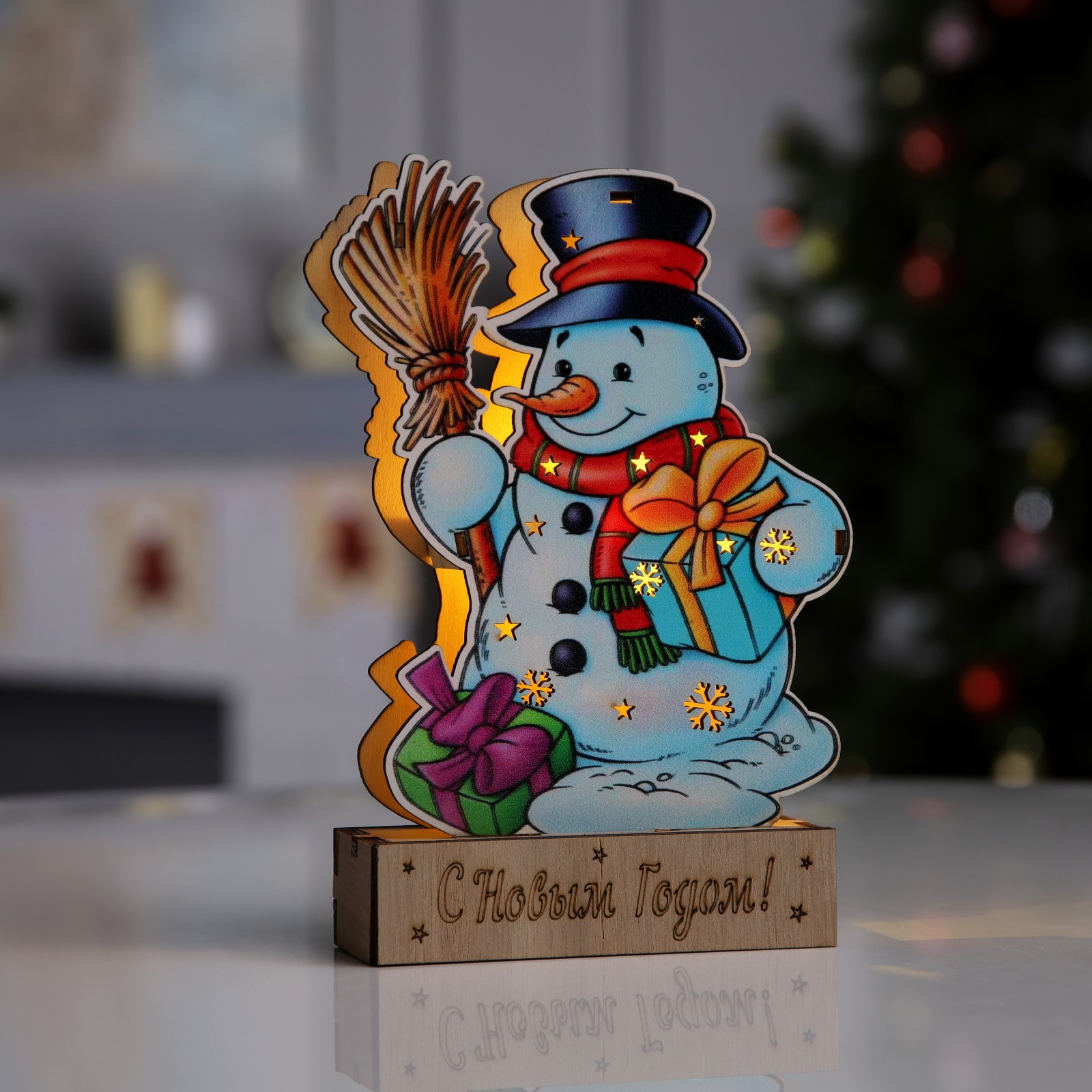 Светодиодная фигура Sima-Land «Снеговик с подарками» 13×20×2.5 см дерево батарейки LR1130х3 свечение тёплое белое - фото 1