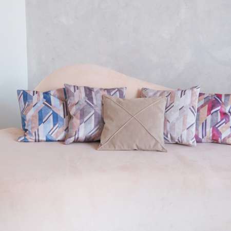 Массажная подушка для тела GESS Decora бежево-коричневая в комплекте с декоративной подушкой 1шт и наволочками 2шт