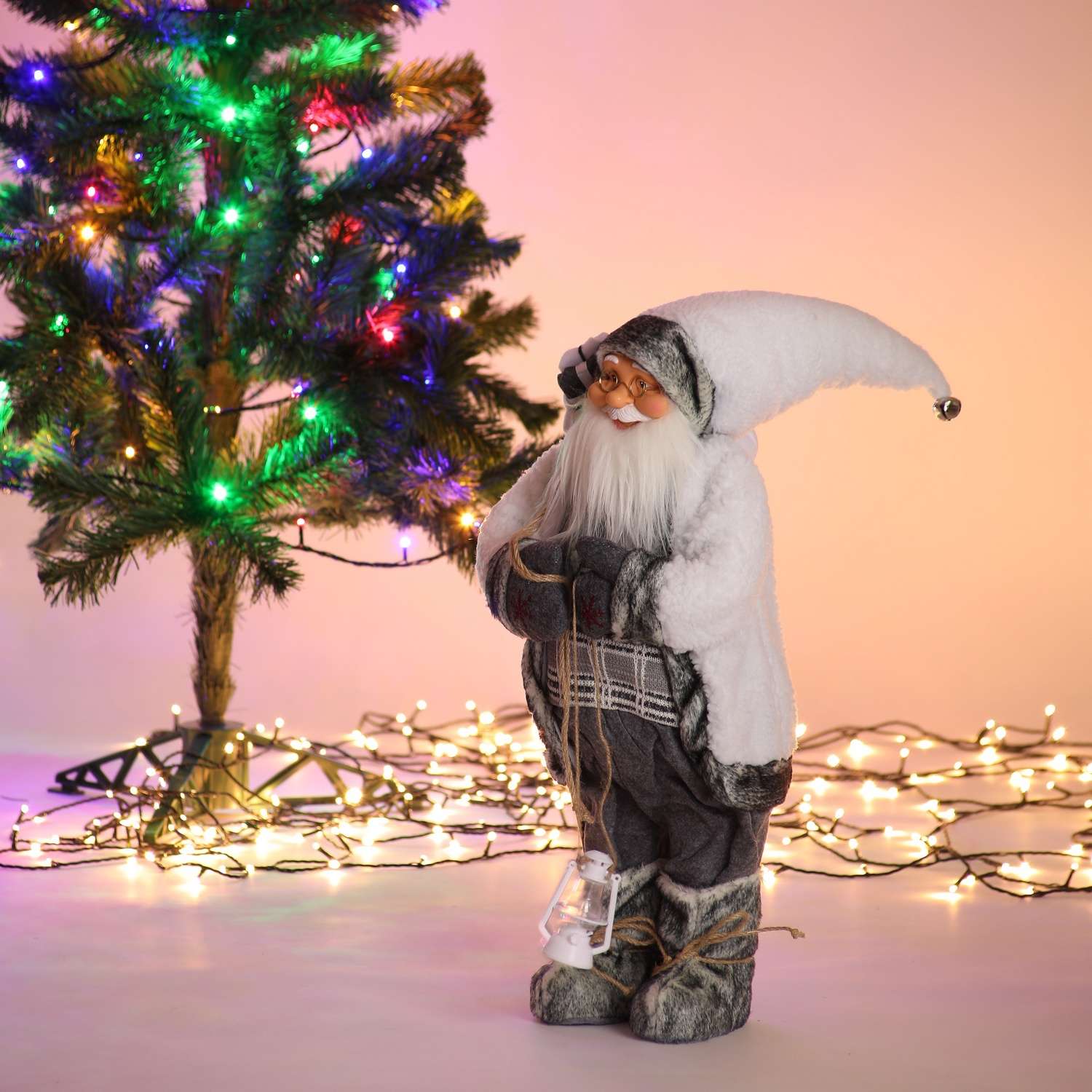 Фигура декоративная BABY STYLE Дед Мороз белый серый костюм с фонариком 60 см - фото 5