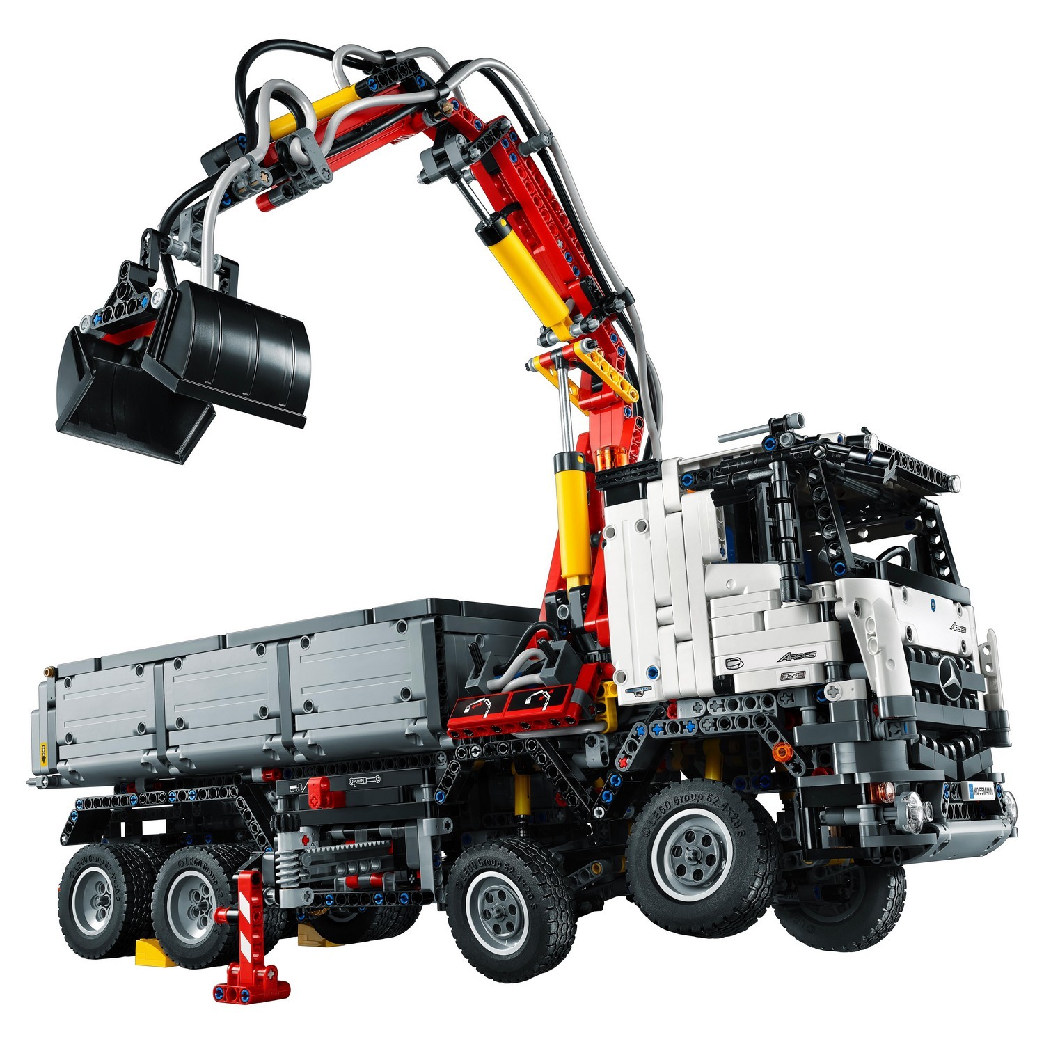 Конструктор LEGO Technic Mercedes-Benz Arocs 3245 (42043) - фото 4