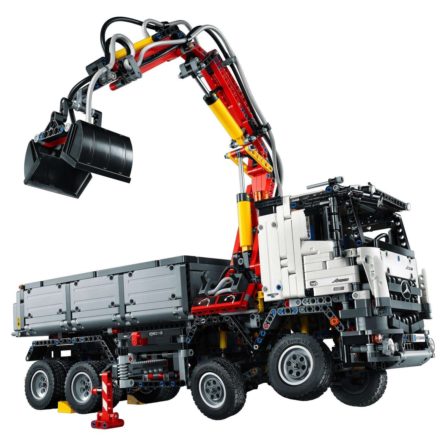 Конструктор LEGO Technic Mercedes-Benz Arocs 3245 (42043) - фото 4