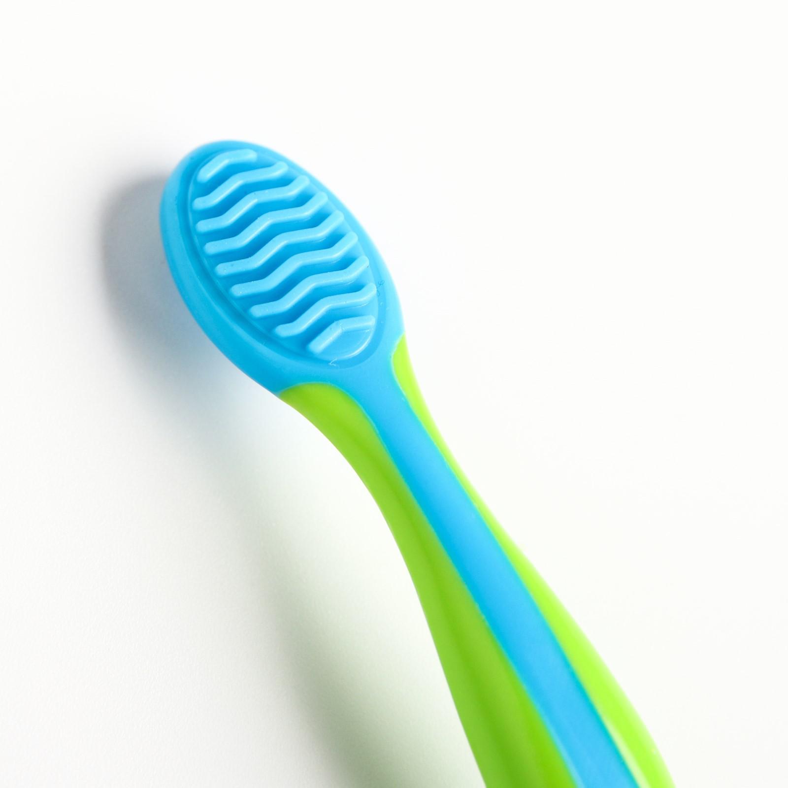 Детская зубная щетка Крошка Я массажер с силиконовыми щетинками. от 6 мес. цвет зеленый/голубой - фото 4