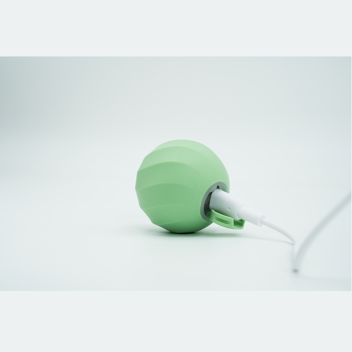 Интерактивная игрушка Cheerble мячик для кошек Ice Cream Ball Green - фото 3