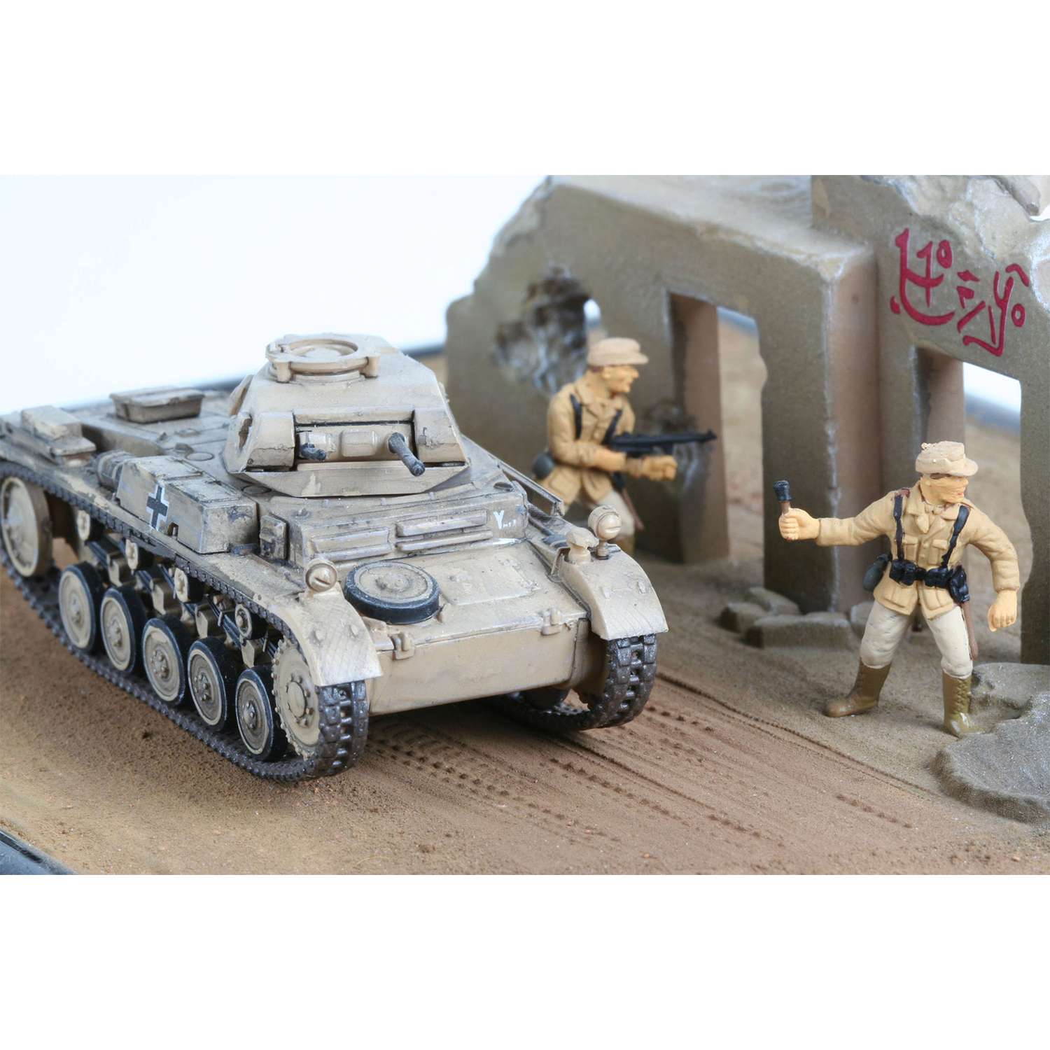 Сборная модель Revell Немецкий лёгкий танк PzKpfw II Ausf F 03229 - фото 2