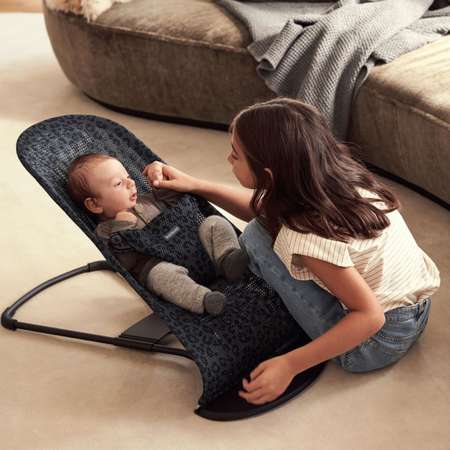 Кресло-шезлонг Baby Bjorn и рюкзак Mini