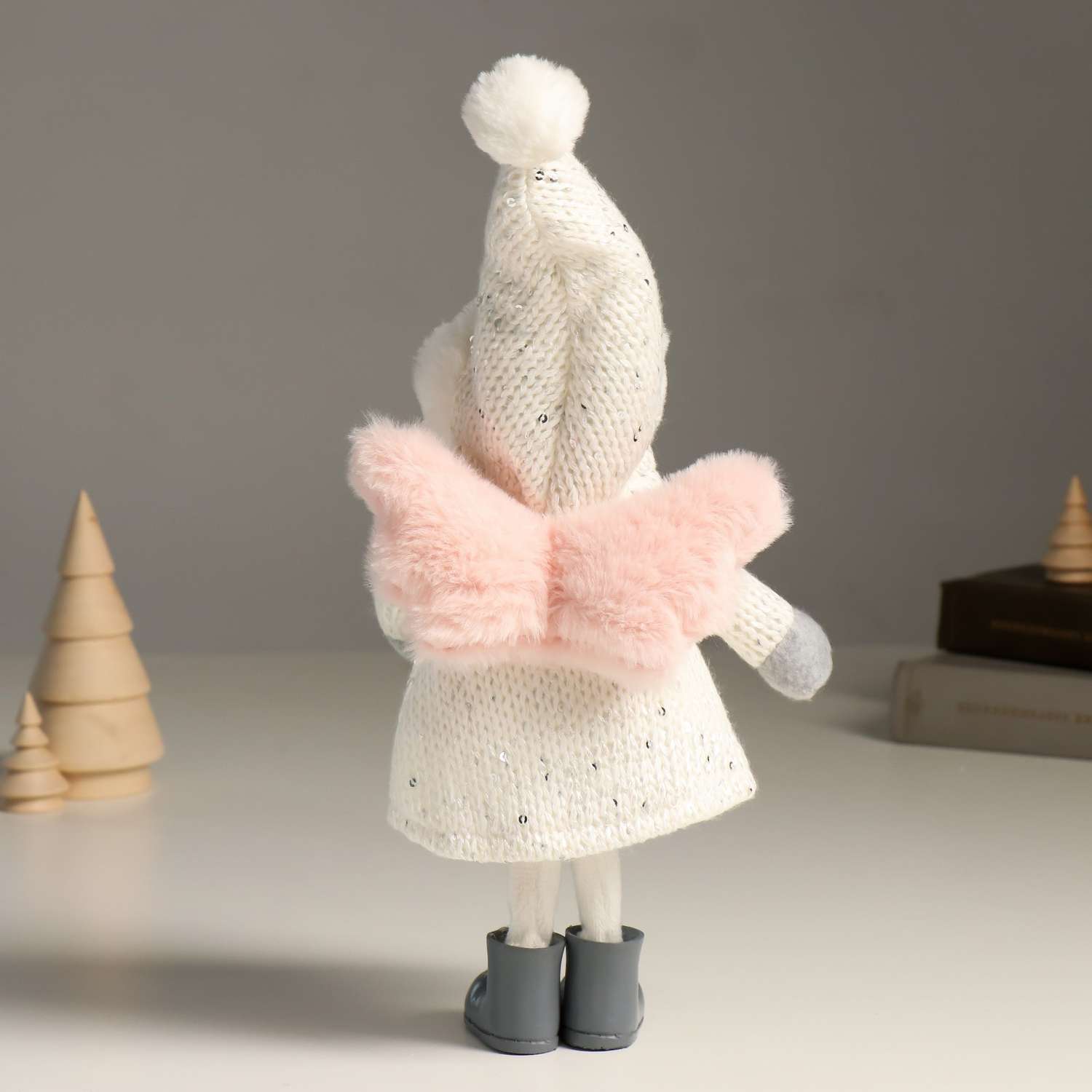 Кукла интерьерная Зимнее волшебство «Ангелочек Еся в белом вязаном платье с капюшоном-колпаком» 34 см - фото 3