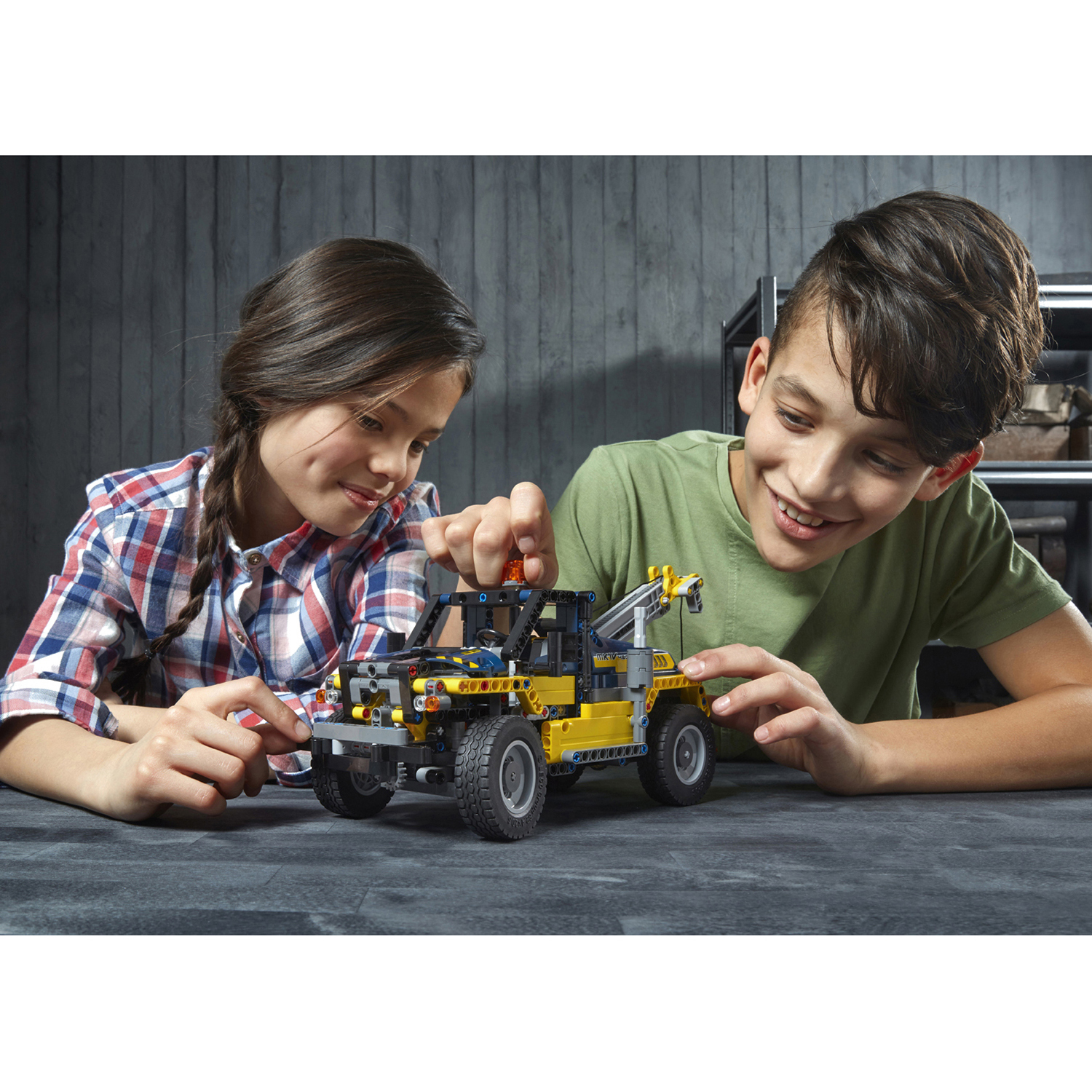 Конструктор LEGO Technic Сверхмощный вилочный погрузчик 42079 - фото 9