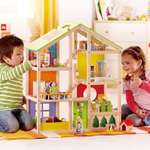 Кукольный домик Hape Времена года с двусторонней крышей и мебелью 36 предметов