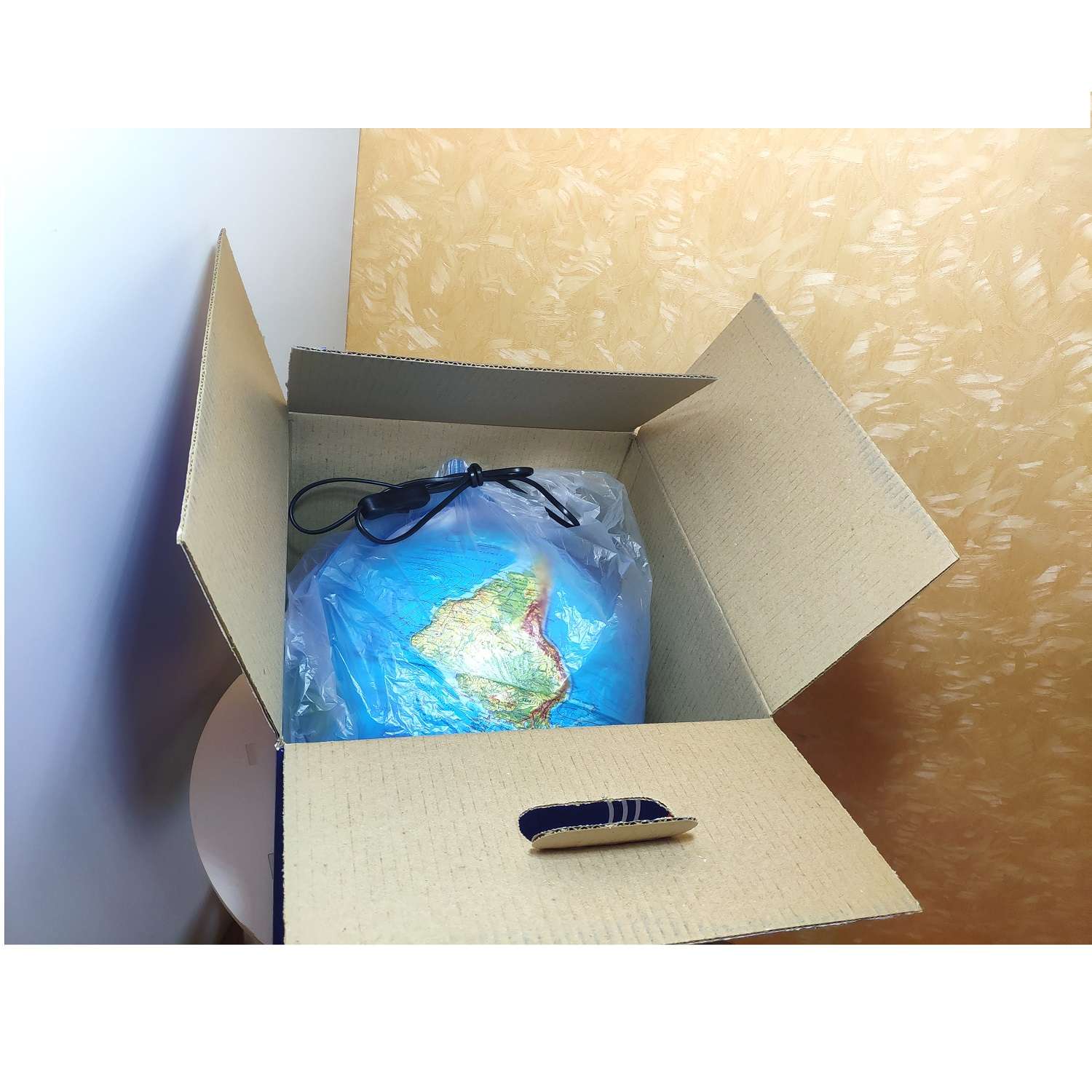 Глобус Globen Земли рельефный с LED-подсветкой диаметр 25 см + Карта складная Мир и Россия - фото 10