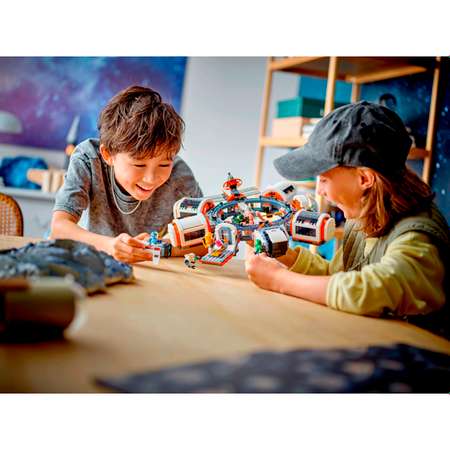 Конструктор детский LEGO City Модульная космическая станция 60433