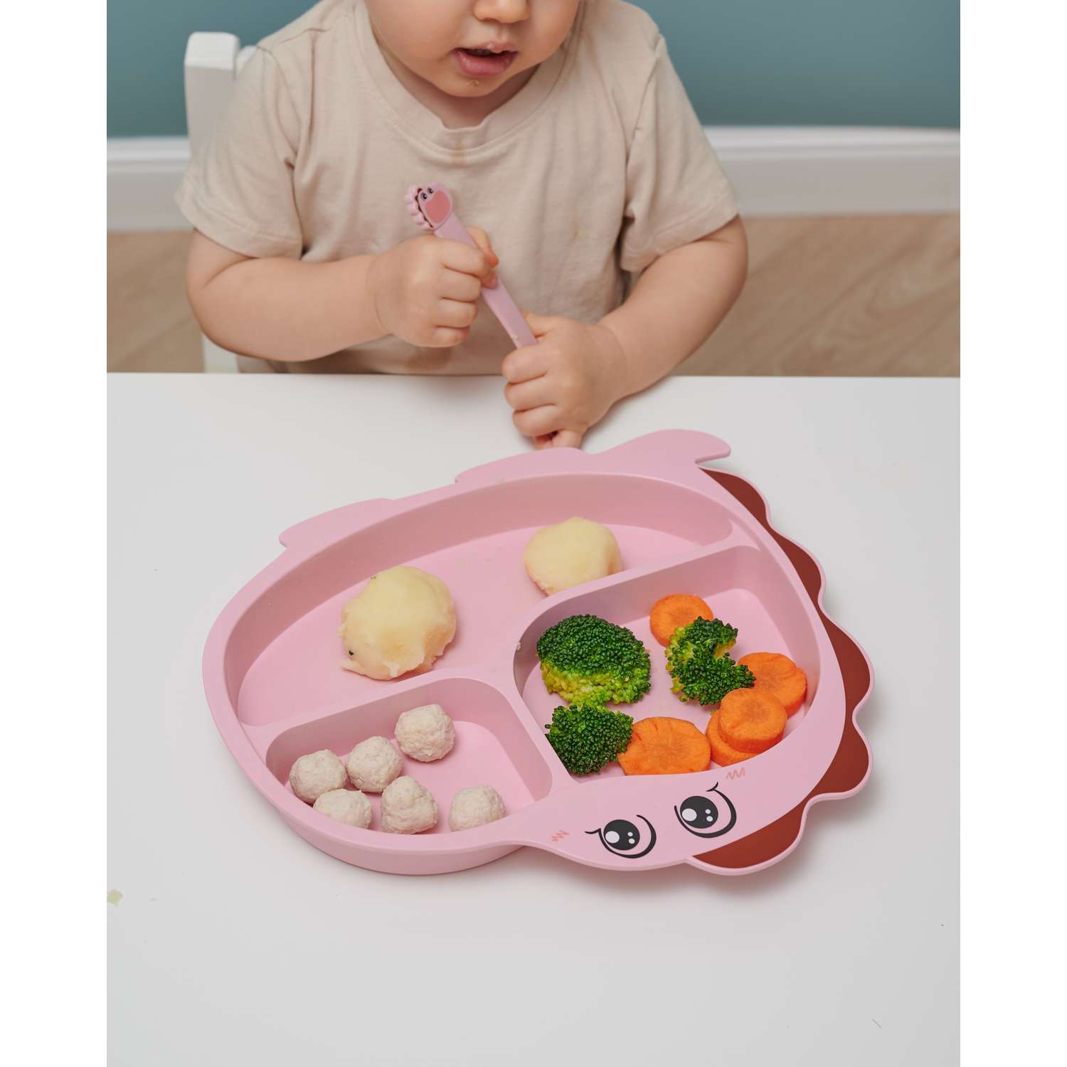 Набор детской посуды Добрый Филин Тарелка вилка ложка Динозаврик розовый 4 предмета - фото 10