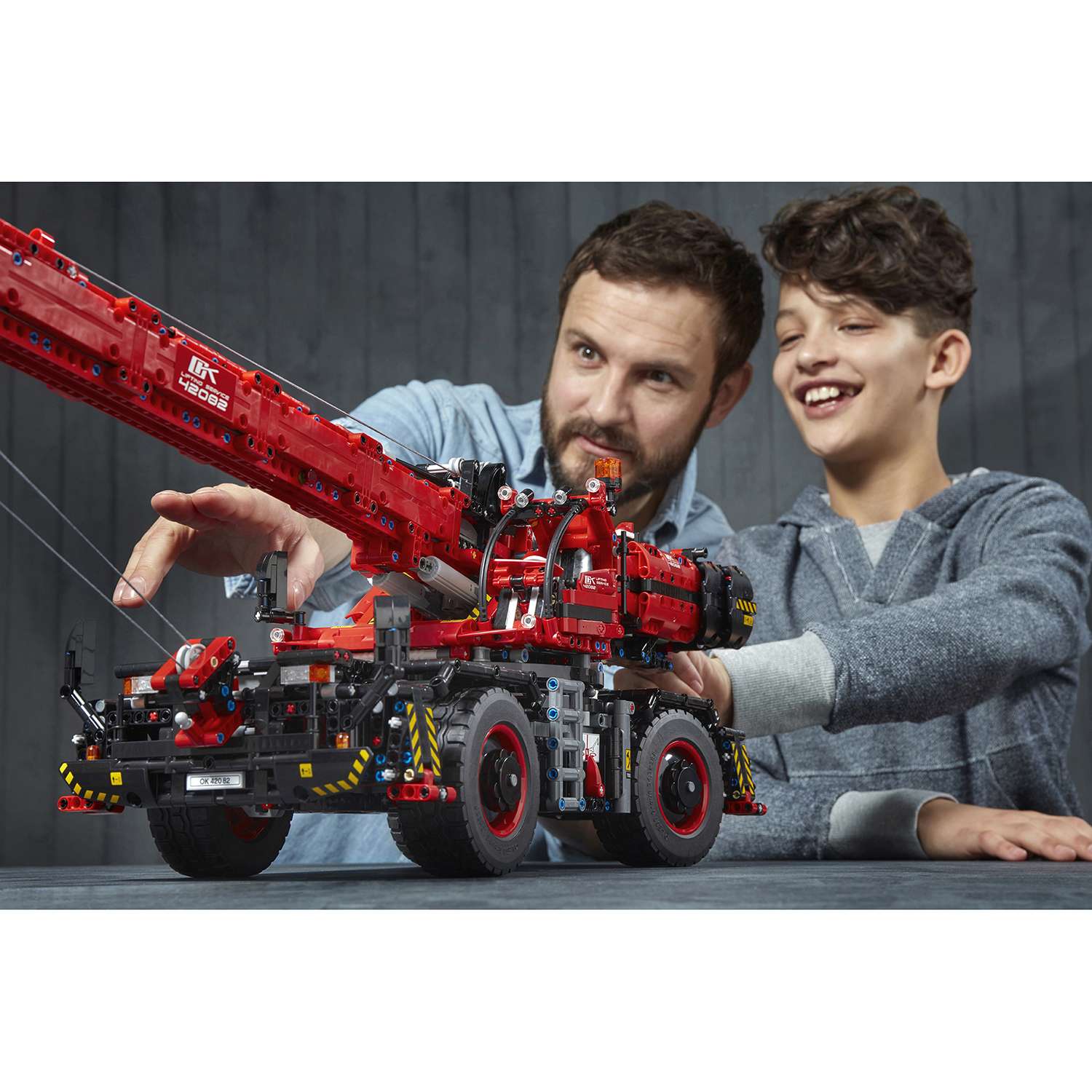 Конструктор LEGO Technic Подъёмный кран для пересечённой местности 42082 - фото 44