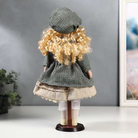 Кукла коллекционная Зимнее волшебство керамика «Оля в бежевом платье и зелёном пальто» 40 см