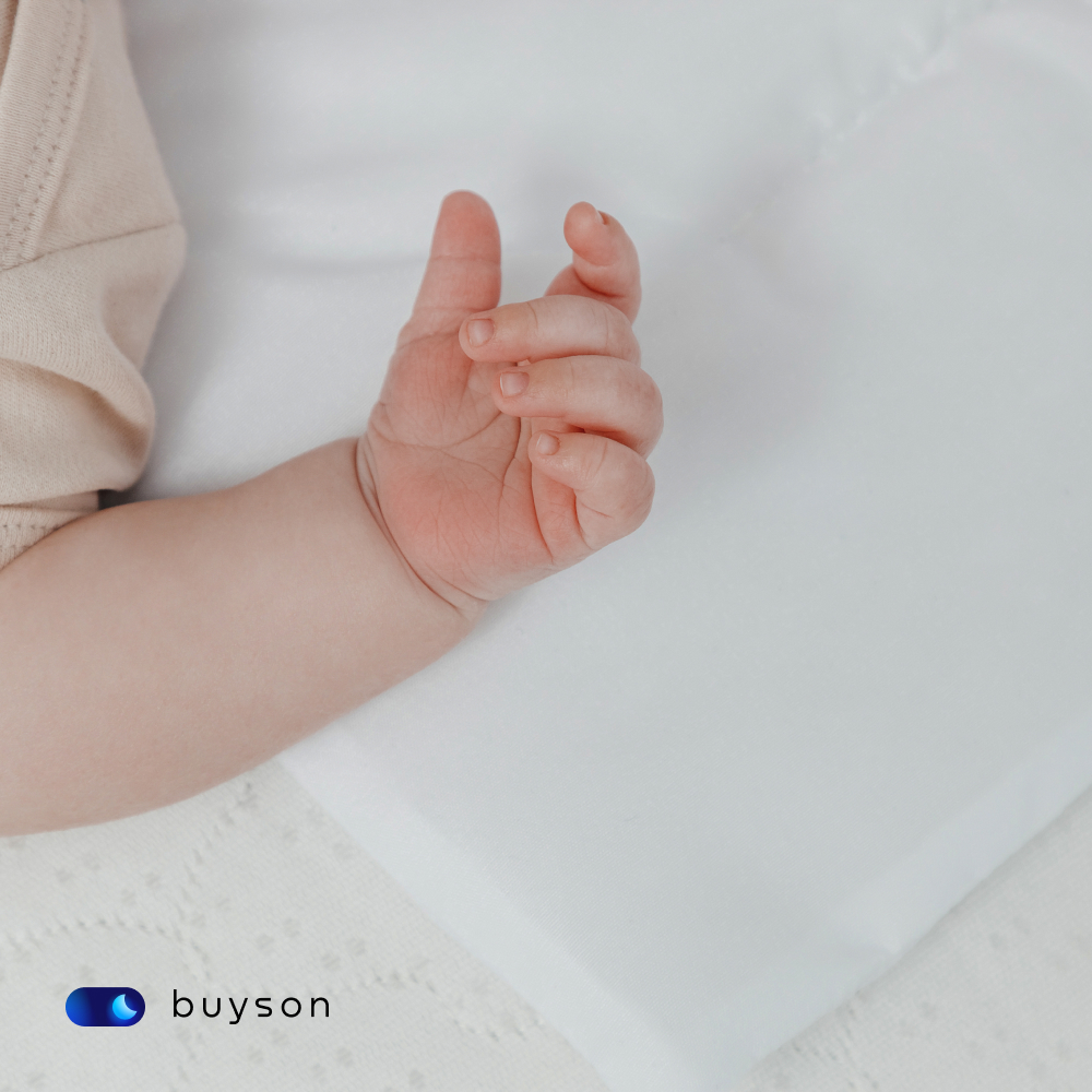 Анатомическая подушка buyson BuyMini для новорожденных от 0 до 3 лет 35х55 см высота 3 см - фото 10