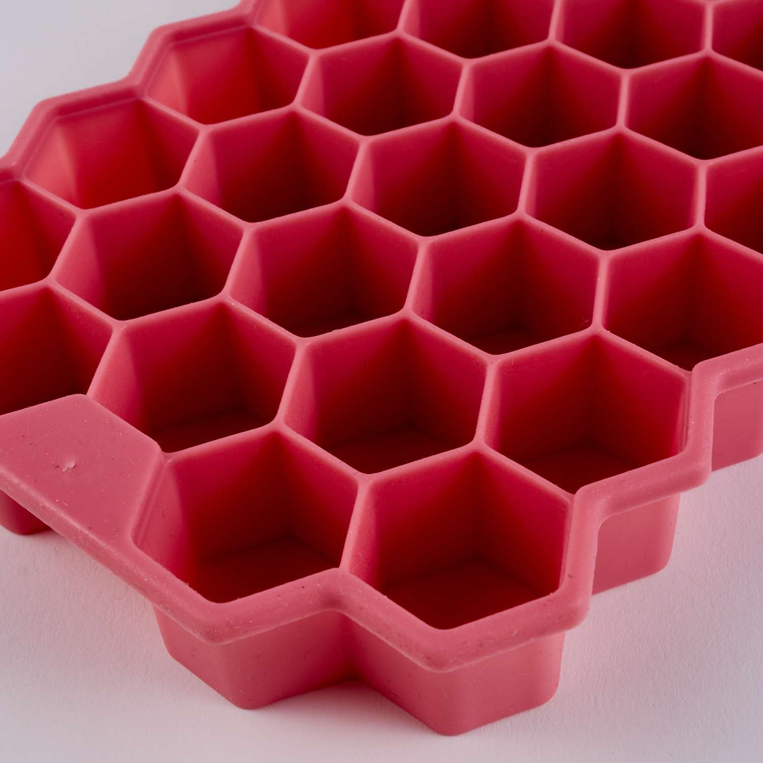 Форма для льда Выручалочка силиконовая Соты 37 ячеек розовая - фото 2