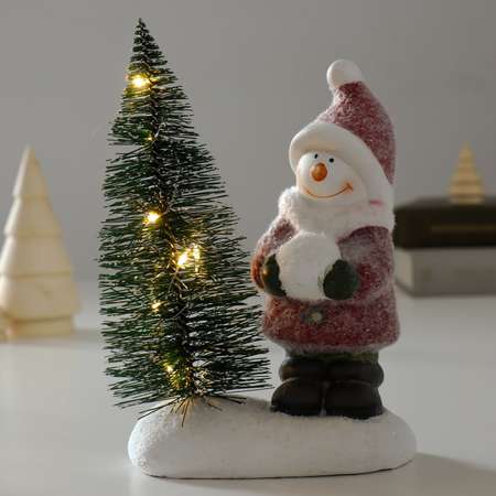 Сувенир Sima-Land керамика свет «Снеговик со снежком у ёлочки» 12х9х26 см