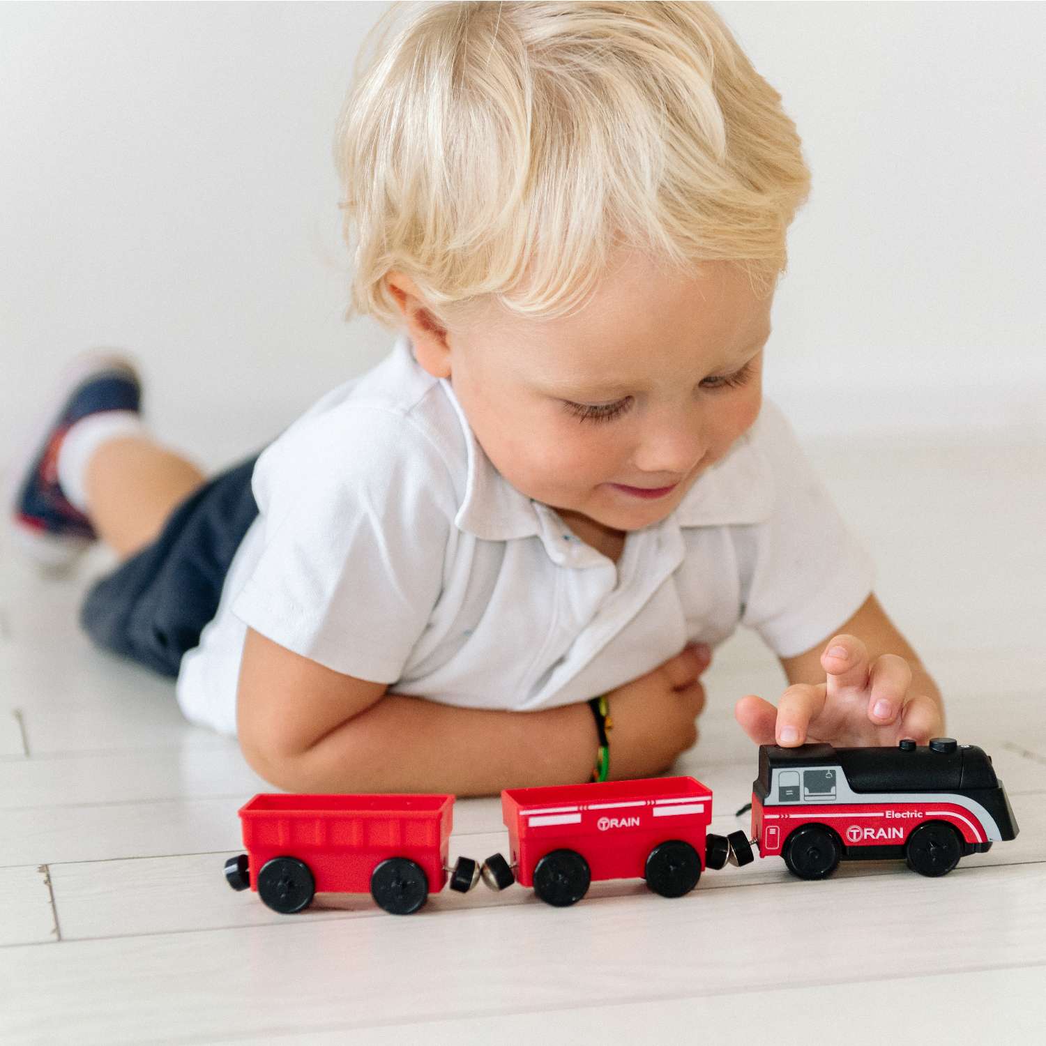 Детский поезд Givito Грузовой локомотив и 2 вагона на батарейках G212-023 - фото 1