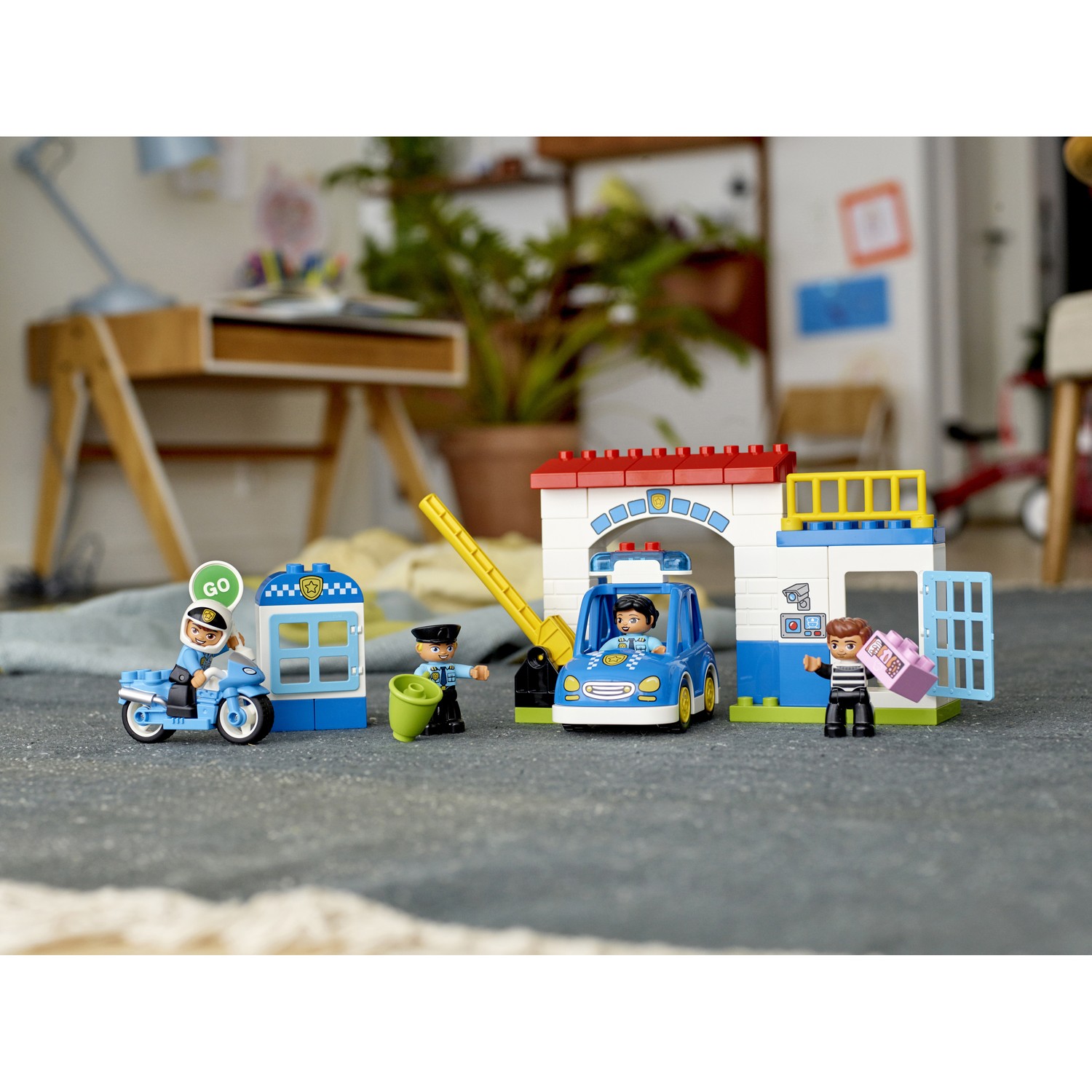 Конструктор LEGO DUPLO Town Полицейский мотоцикл 10900 - фото 4