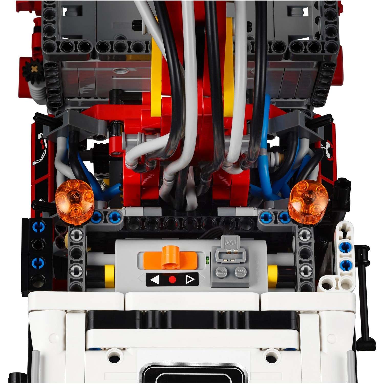Конструктор LEGO Technic Mercedes-Benz Arocs 3245 (42043) - фото 12