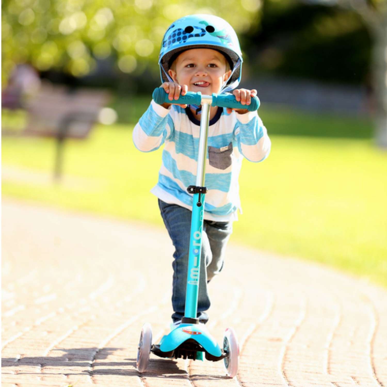 Мини микро фото. Самокат микро морской синий. Фотосессия на самокатах СПБ. Детские Rideoo Turquoise. Микро картинка для детей.