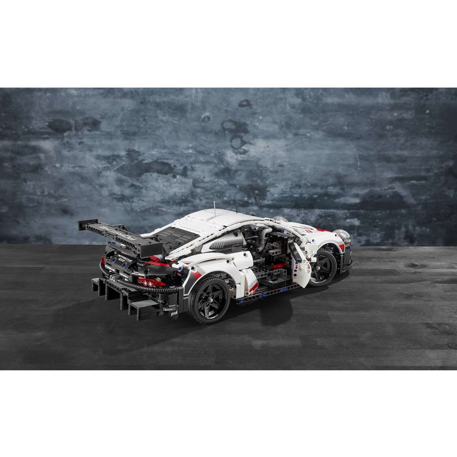 Конструктор LEGO Technic Porsche 911 RSR 42096 - фото 5