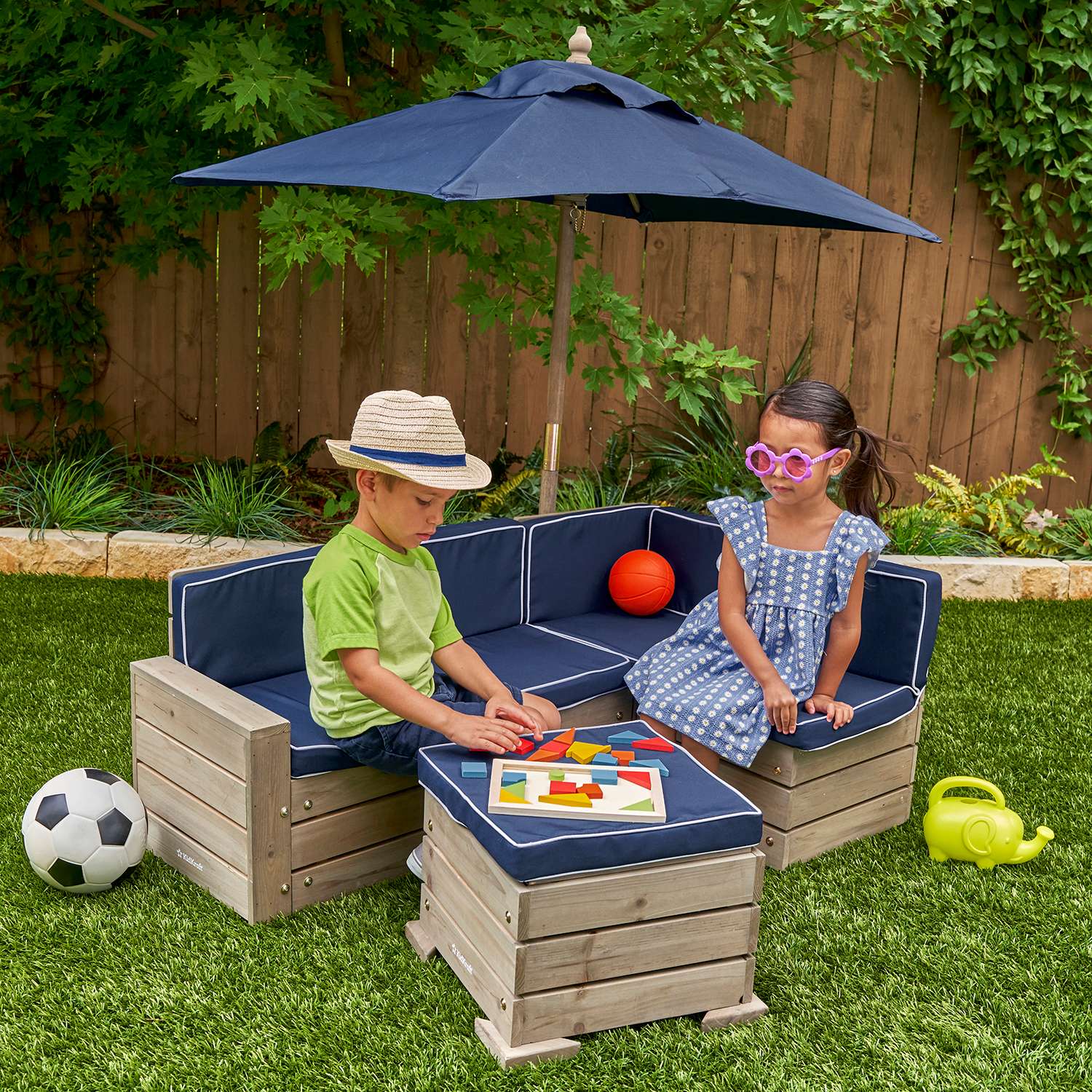 Набор садовой мебели для детей KidKraft секционный диван пуф-стол зонт серо-синий - фото 1