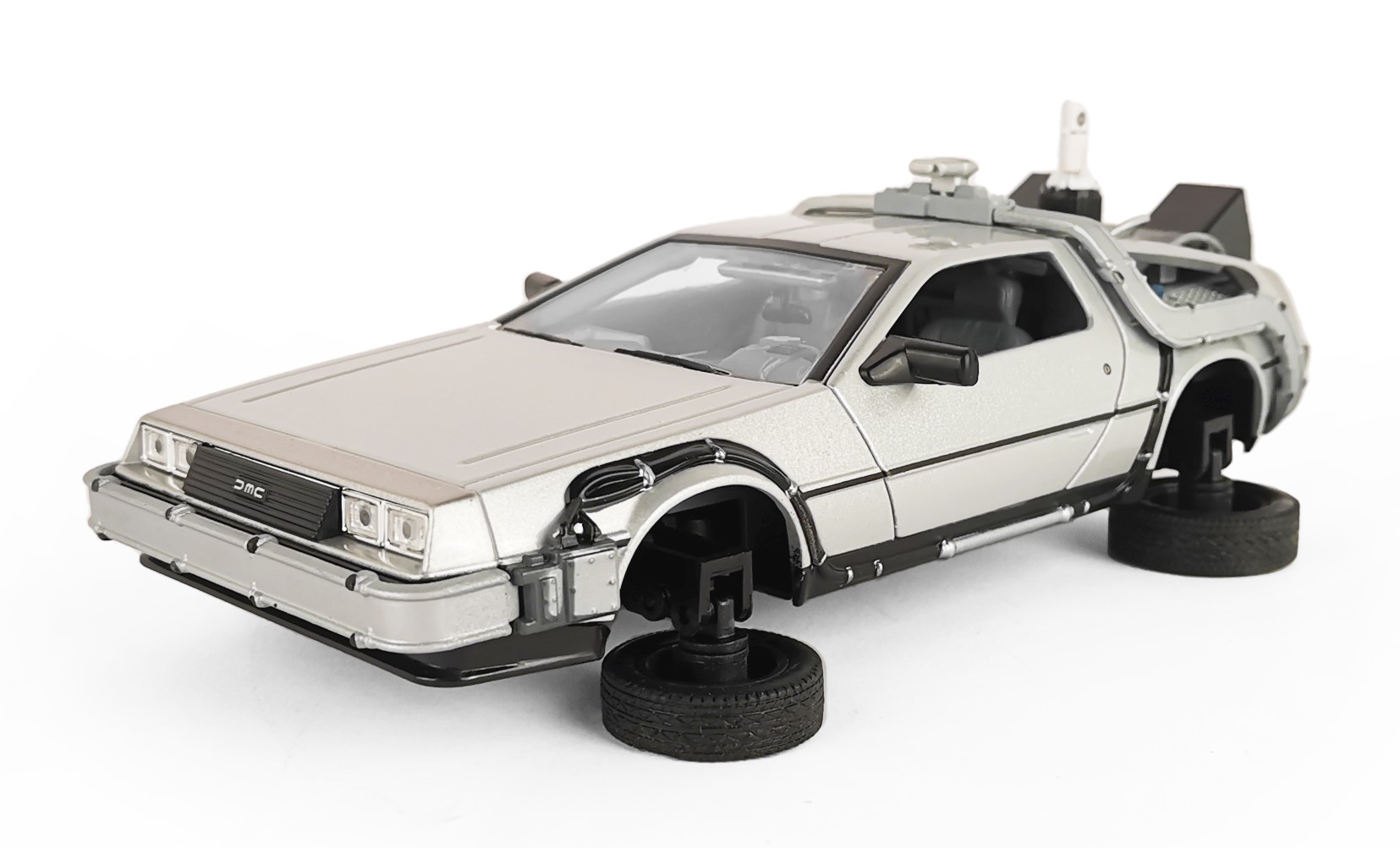 Машинка WELLY 1:24 модель DeLorean DMC-12 из кинофильма Назад в будущее 22441FV-GW - фото 5