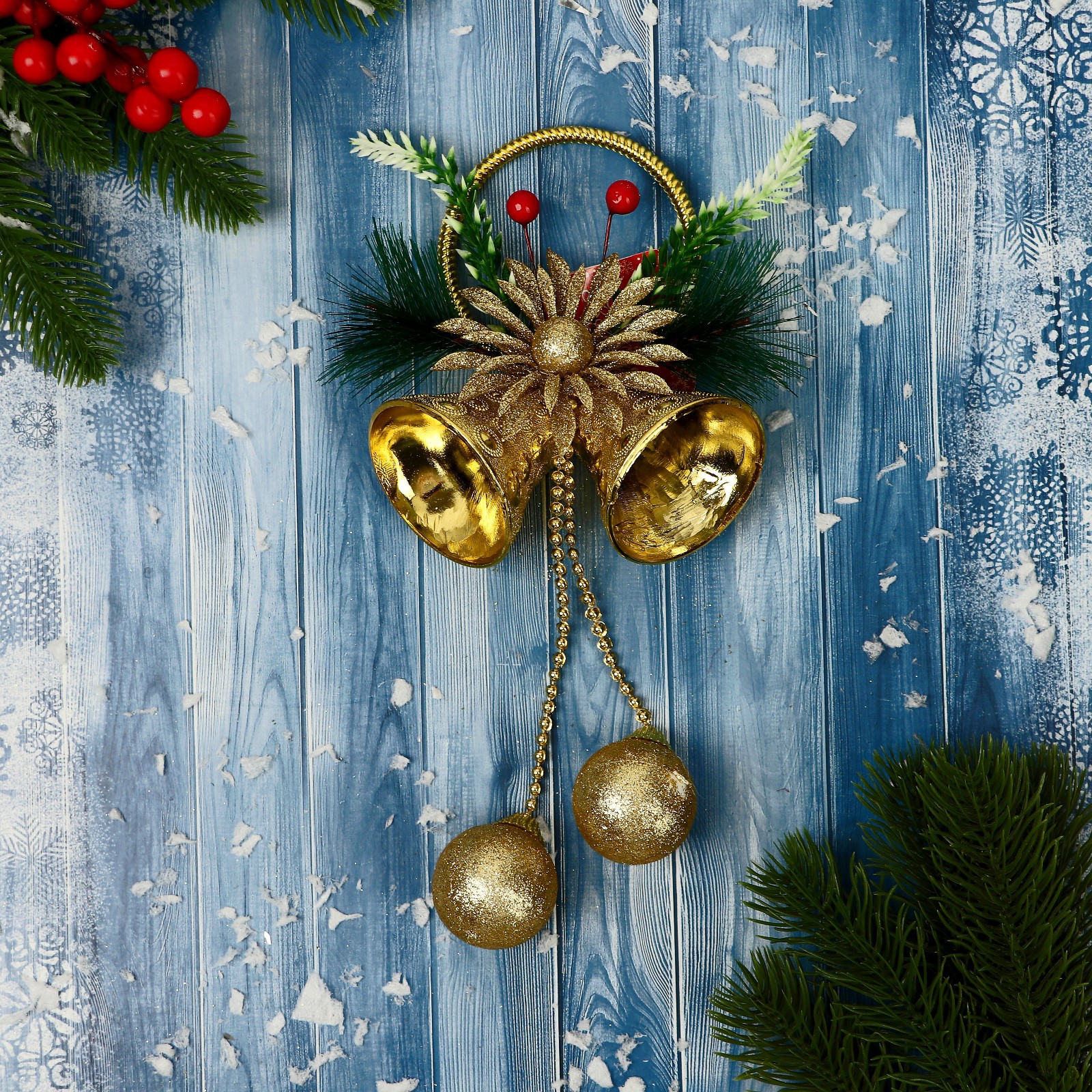 Украшение Зимнее волшебство новогоднее «Колокольчики с цветком и ягодками» 10х25 см золото - фото 1