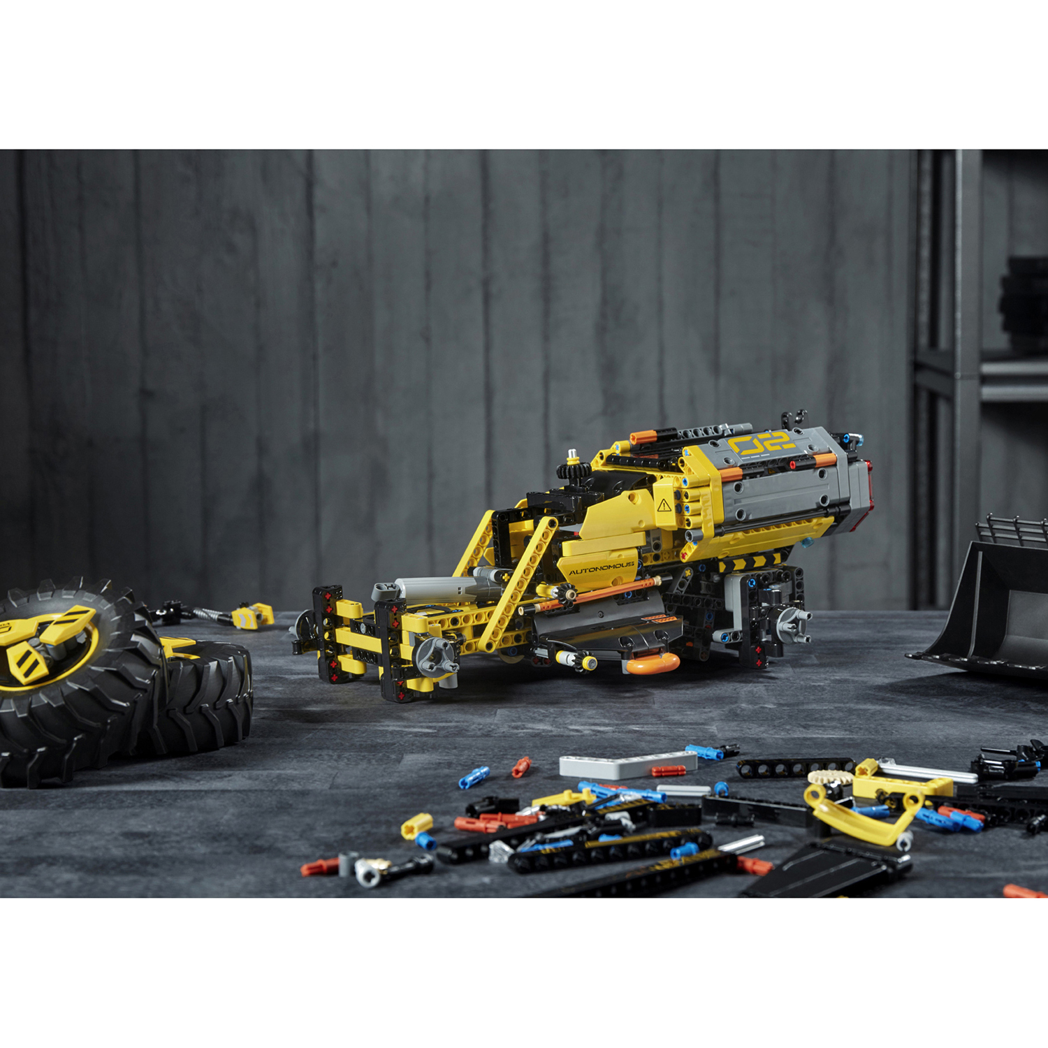 Конструктор LEGO Technic Volvo колёсный погрузчик ZEUX 42081 - фото 20