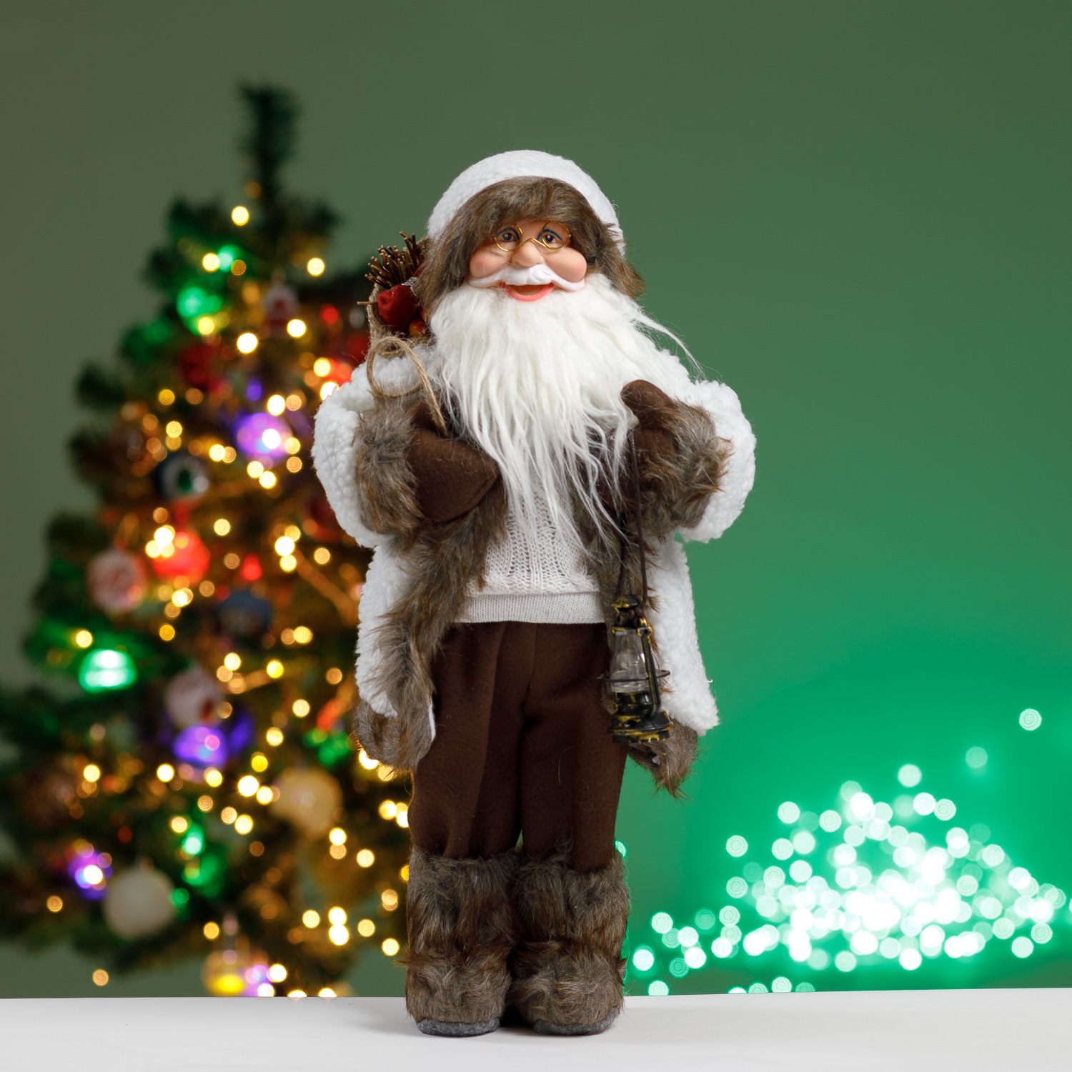 Фигура декоративная BABY STYLE Игрушка Дед Мороз в белом костюме с фонариком и мешком подарков 45 см - фото 6