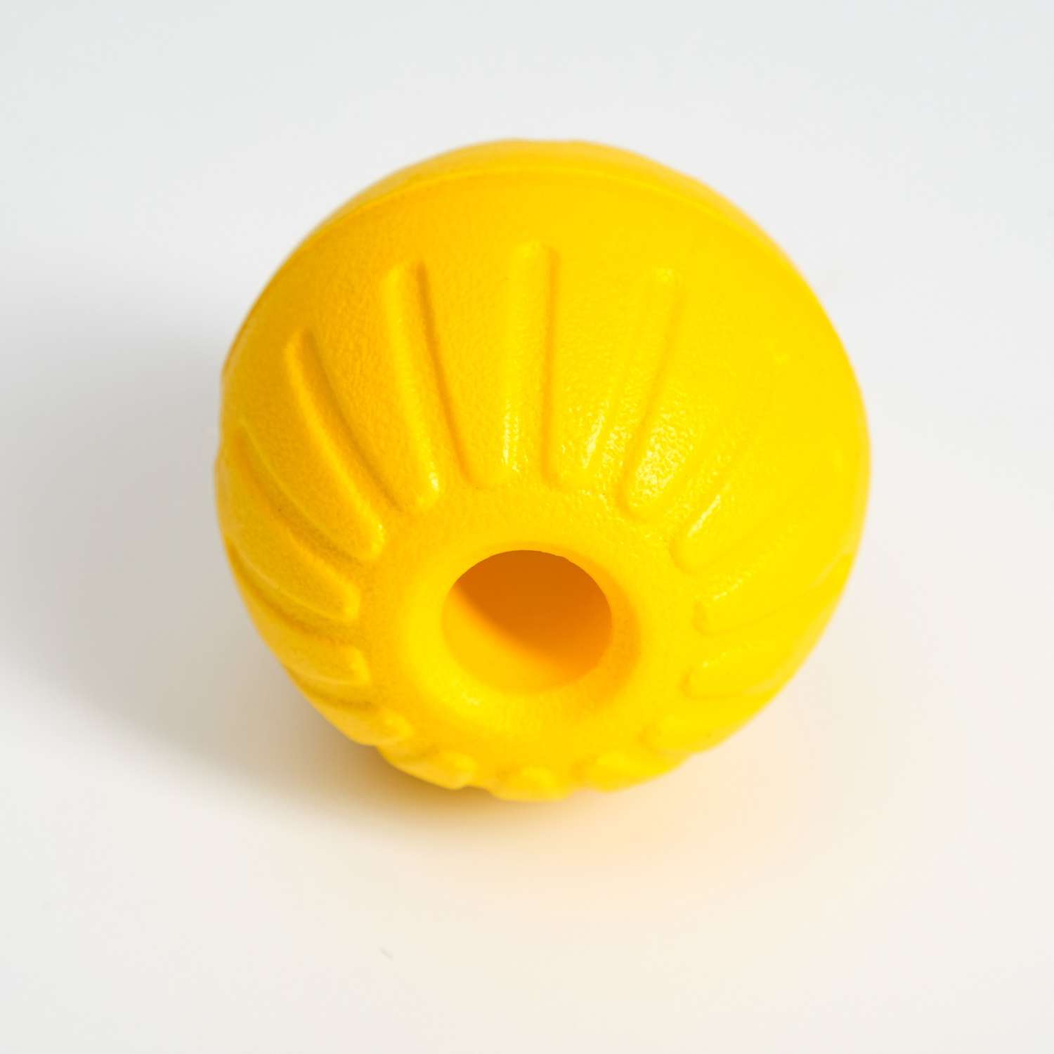 Игрушка для собак Пижон Мяч плавающий для дрессировки 7 см жёлтый - фото 1