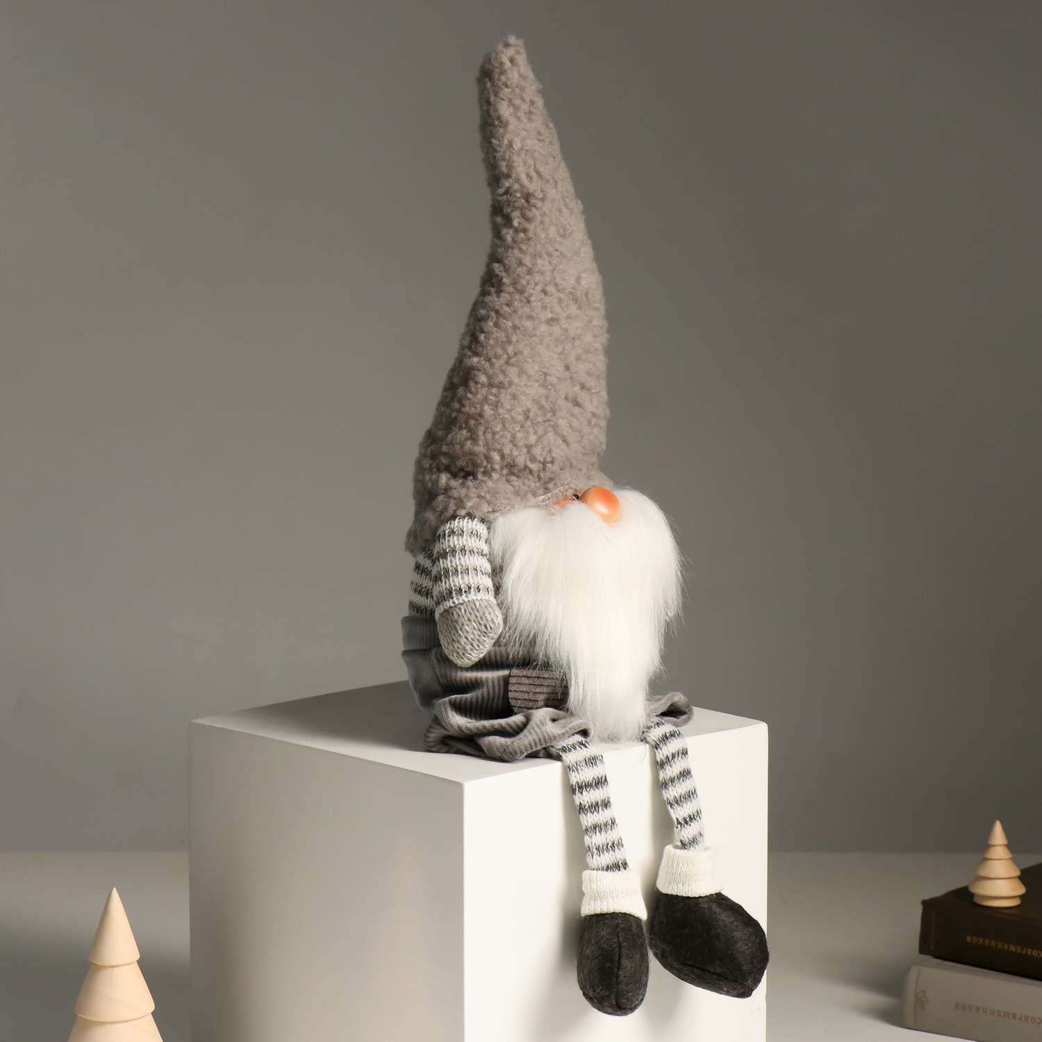 Кукла интерьерная Зимнее волшебство «Дед Мороз в полосатых гетрах и сером колпаке» 48 см - фото 2