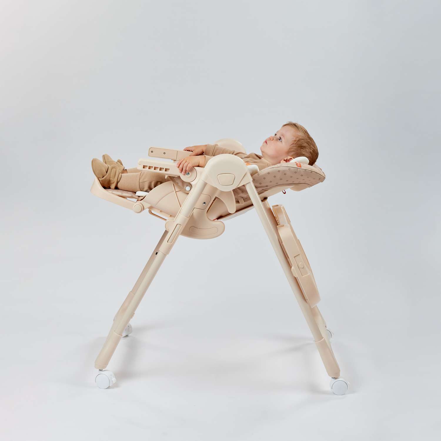 стул для кормления happy baby william pro sand
