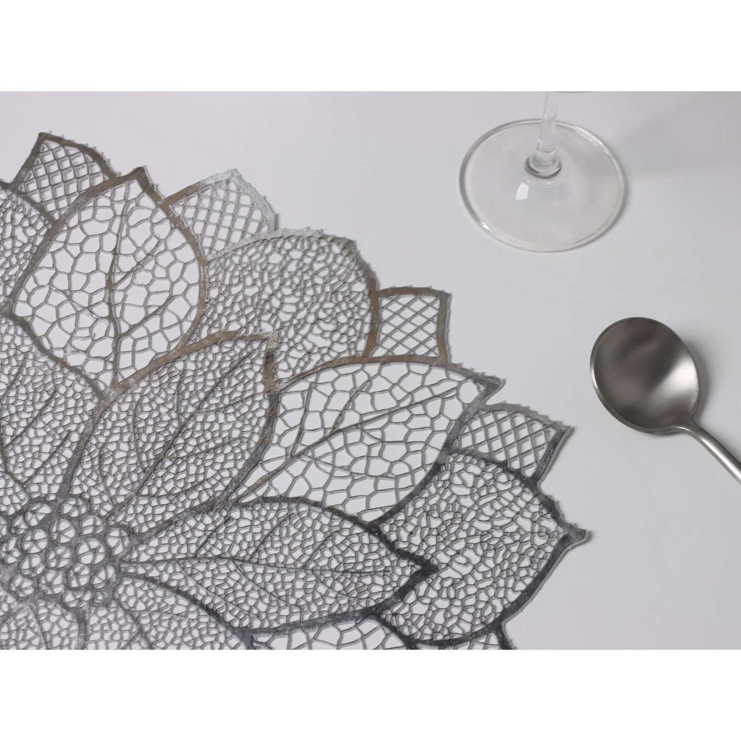Набор салфеток Доляна сервировочных на стол «Цветок» 4 шт 45×45 см цвет серебряный - фото 4