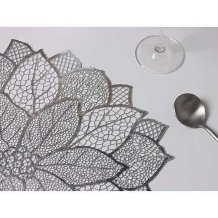 Набор салфеток Доляна сервировочных на стол «Цветок» 4 шт 45×45 см цвет серебряный