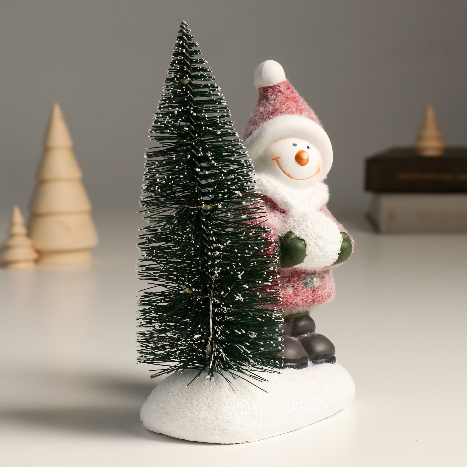 Сувенир Sima-Land керамика свет «Снеговик со снежком у ёлочки» 12х9х26 см - фото 3
